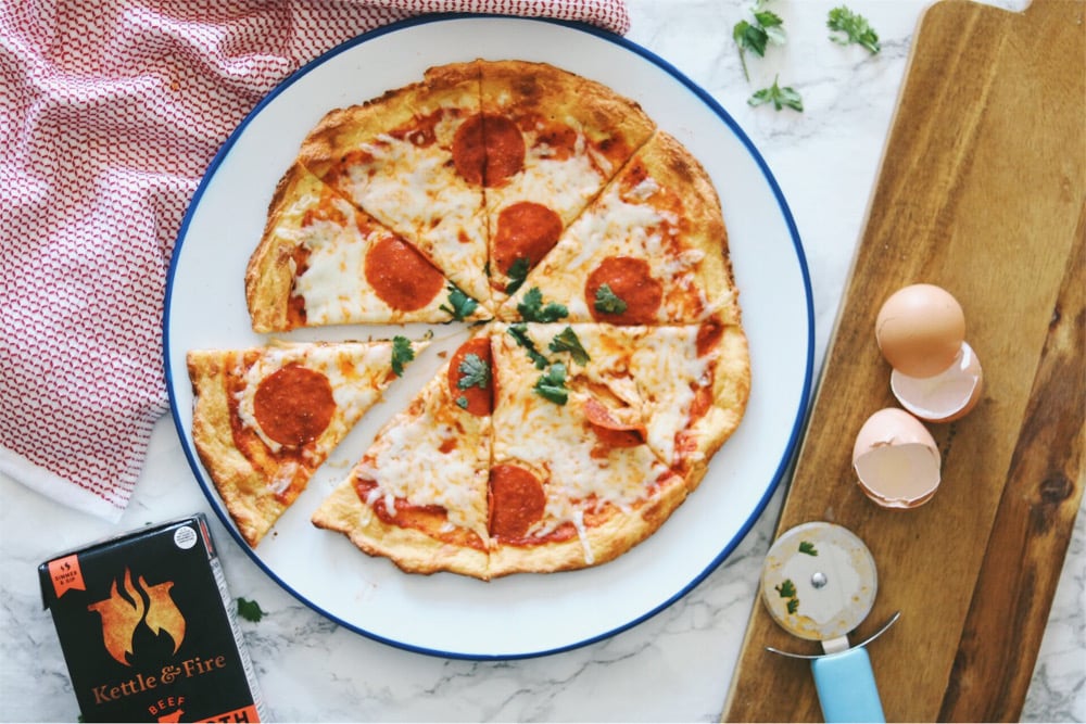 Sometimes we can’t believe the keto diet is called a diet, especially when you get your hands on recipes like this Keto Pizza with Pepperoni.
