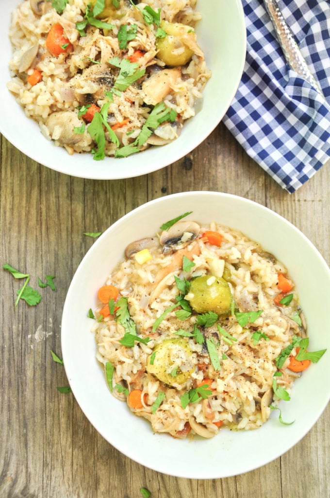 Make a savory, rich, and velvety chicken risotto in seven simple steps. Gluten-free. Ready in forty minutes.