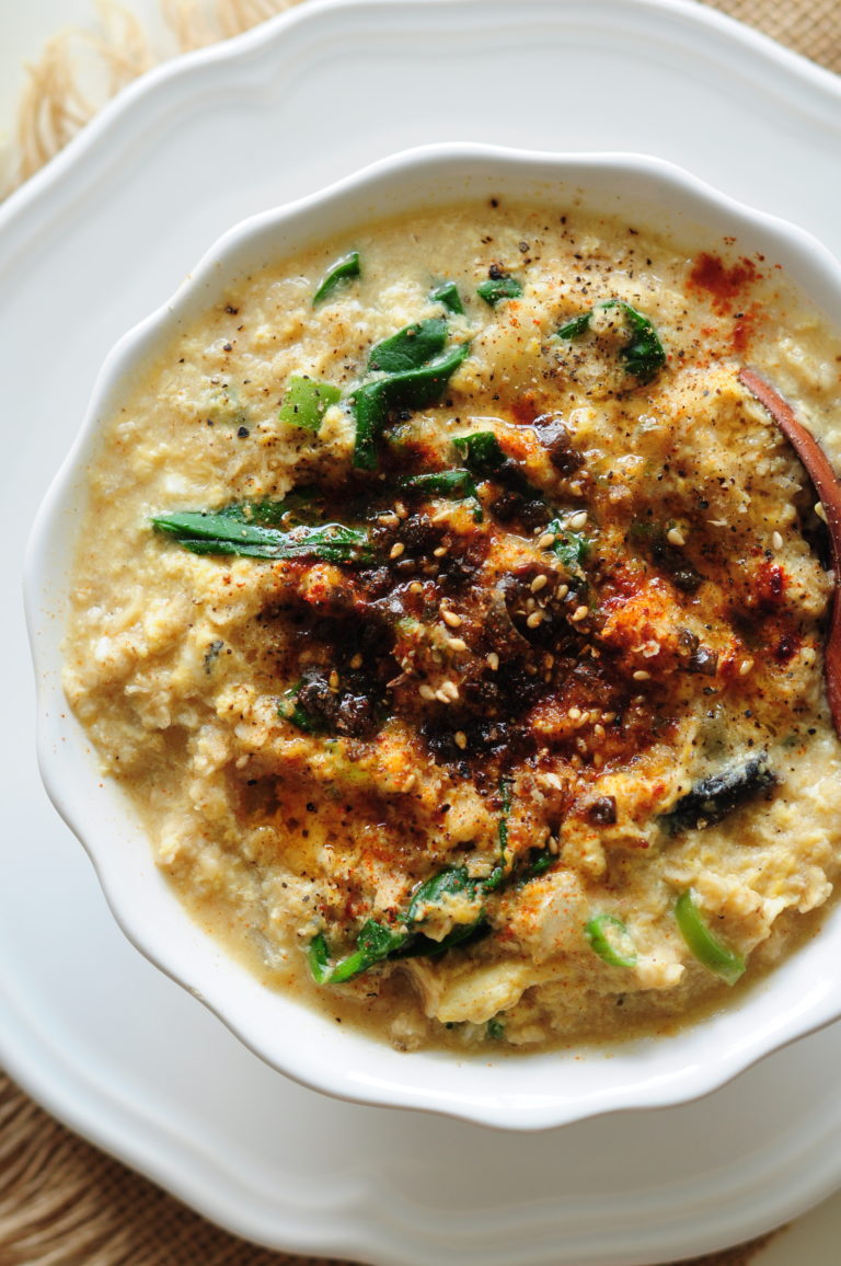 The Spinach Oatmeal That’s Great for Breakfast, Lunch, and Dinner