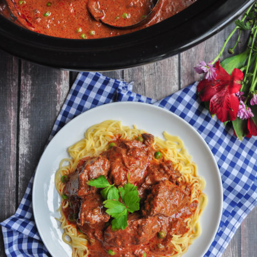 Try this comforting, classic European dish: beef goulash made in the slow cooker with bone broth. Minimal prep, wholesome ingredients, gluten-free.