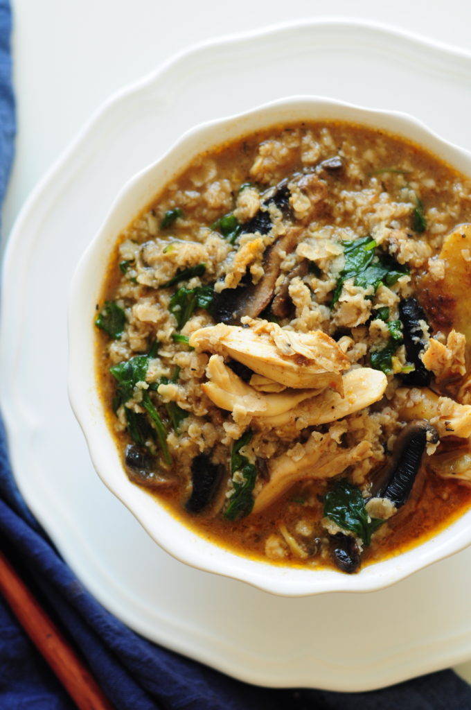 Use last night’s leftover chicken to make this delicious savory shredded chicken oatmeal. Protein-rich, only 8 ingredients, and ready in 15 minutes.